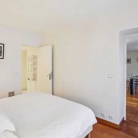 For Work In Center Paris