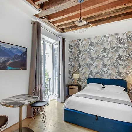Apartment For Work In Center Paris